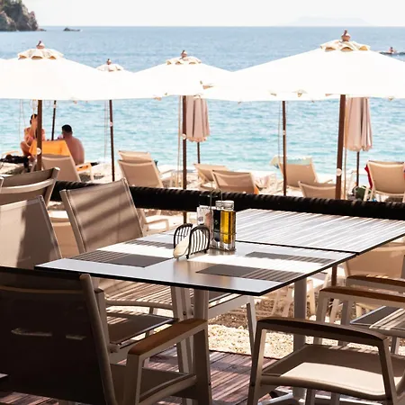 Hotel Nia Boutique By Rapo's Himare