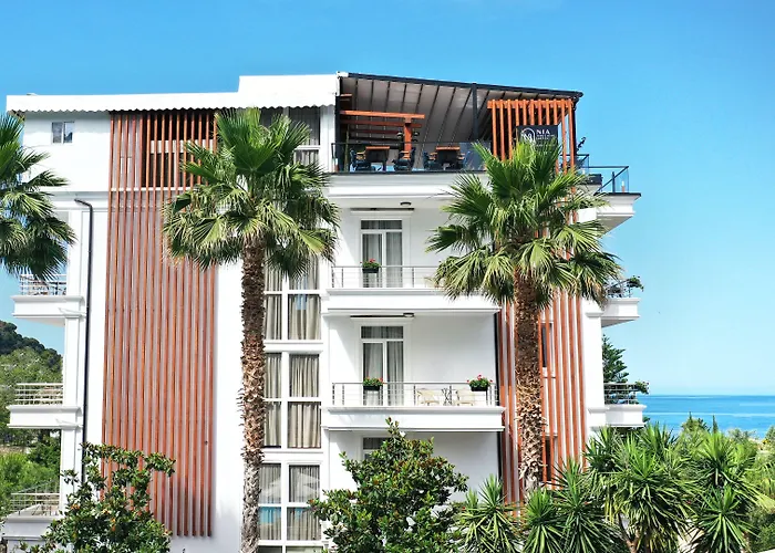 Nia Boutique By Rapo's Himare